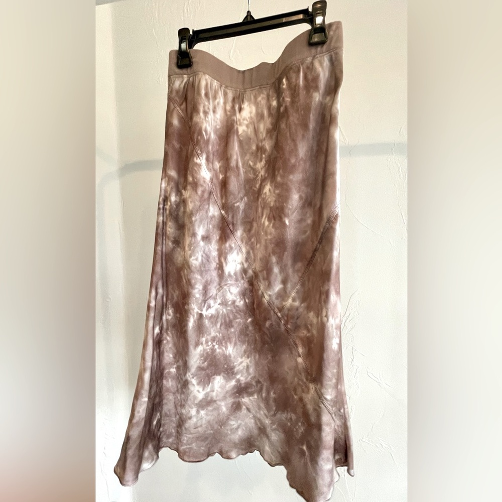 Stunning NWT ATM silk midi skirt in size XS